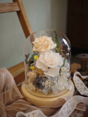 【遇見恆久】奶油花園永生玫瑰玻璃罩 含燈含盒